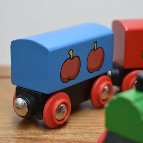 Brio Vintage from My First Set Trains Engine and Apples Bananas Pears Carriages - Picture 6 of 8